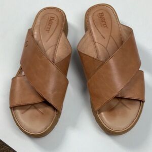 BORN “NORA” tan leather wedge sandal, criss-cross straps, 9m, F 19341